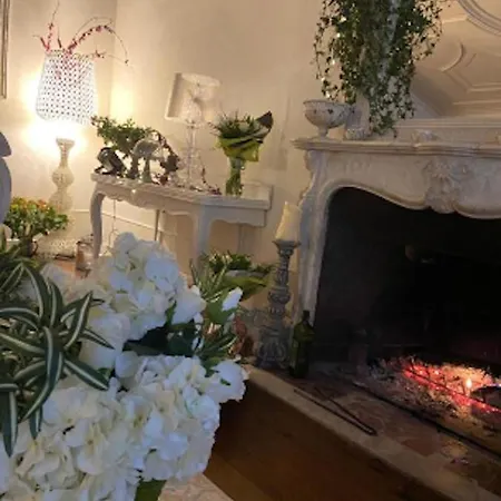 Prázdninový dům Maison Spacieuse Avec Spa, Niort