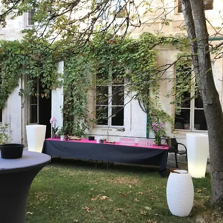 Maison Spacieuse Avec Spa, Hébergement de vacances Niort