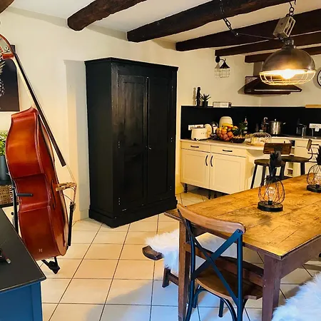 Maison Spacieuse Avec Spa, Hébergement de vacances