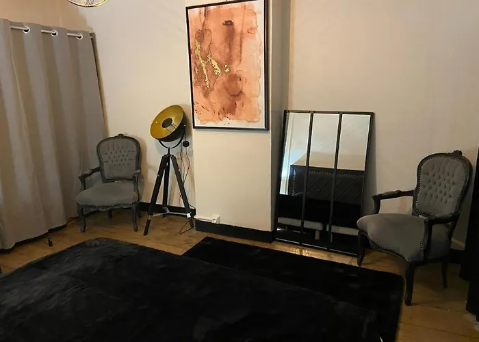 Maison Spacieuse Avec Spa, Сasa de vacaciones Niort